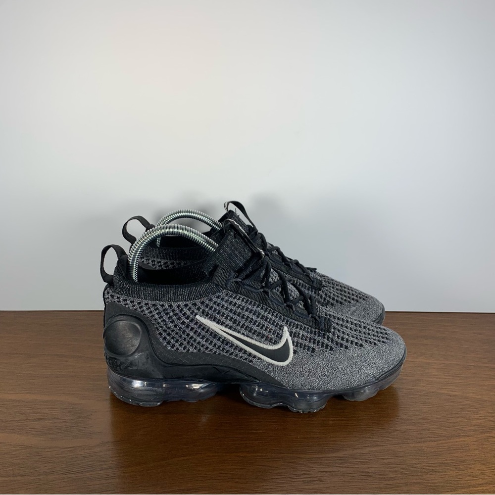 Nike - Air VaporMax 21 Flyknit Athletic Shoes Black Gray - Youth 5.5
